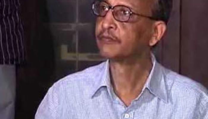 শাসকের চাপে পিছু হটলেন নির্বাচন কমিশনার শাসকের চাপে পিছু হটলেন নির্বাচন কমিশনার