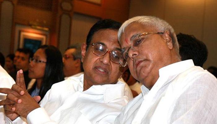 দুর্নীতি কাঁটায় বিদ্ধ UPA আমলের দুই হেভিওয়েট, চিদম্বরম এবং লালুর বাড়িতে সিবিআই এবং আয়কর দফতরের হানা দুর্নীতি কাঁটায় বিদ্ধ UPA আমলের দুই হেভিওয়েট, চিদম্বরম এবং লালুর বাড়িতে সিবিআই এবং আয়কর দফতরের হানা